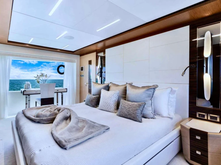 Luxury Yacht to hire Miami at the best price