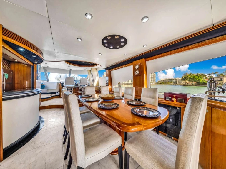 Hire Luxury Yacht with or without skipper Sunseeker Miami