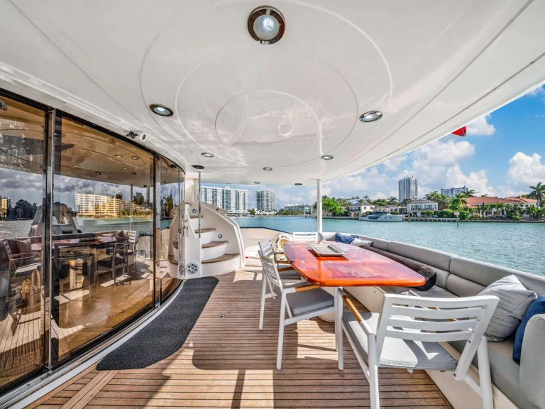 Luxury Yacht to hire Miami at the best price
