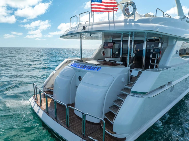 Hire Luxury Yacht with or without skipper Lazzara Fort Lauderdale