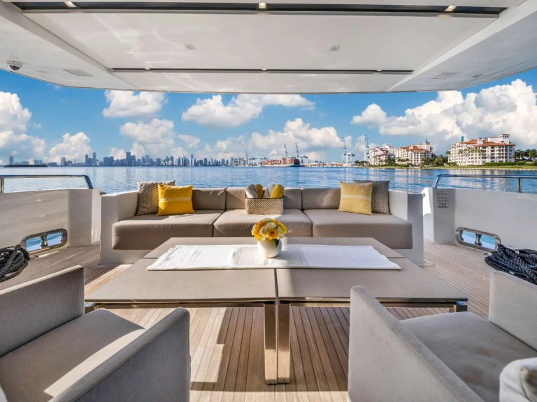 Yacht hire Miami Beach cheap Astonish
