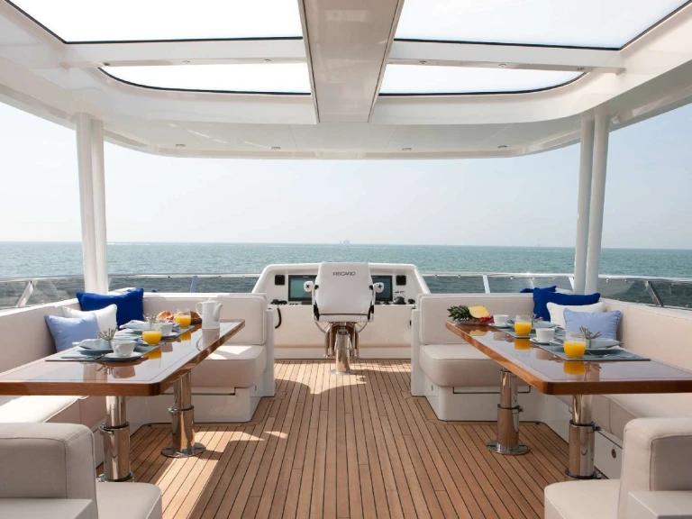 Hire Luxury Yacht Mulder with a boat licence