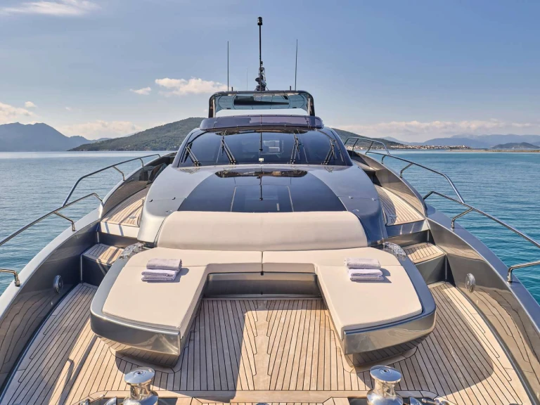 Luxury Yacht hire in Athens - Riva MENANGIO X