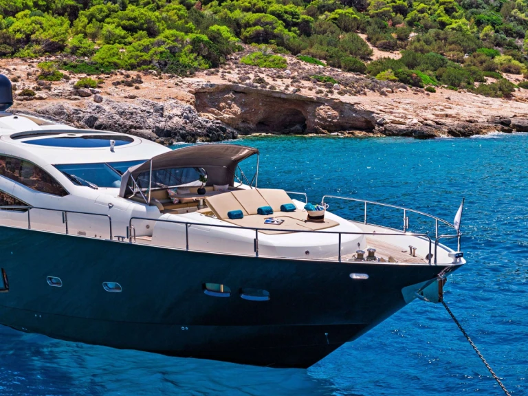 Luxury Yacht hire in Athens - Sunseeker BLADE 6