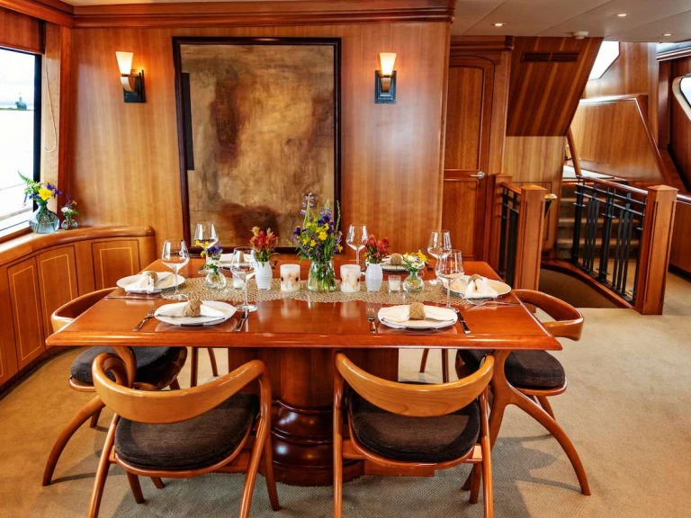 Luxury Yacht to hire Petersburg at the best price