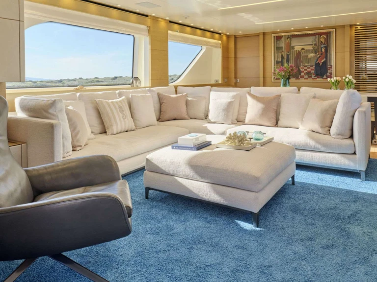 Hire Luxury Yacht San Lorenzo with a boat licence