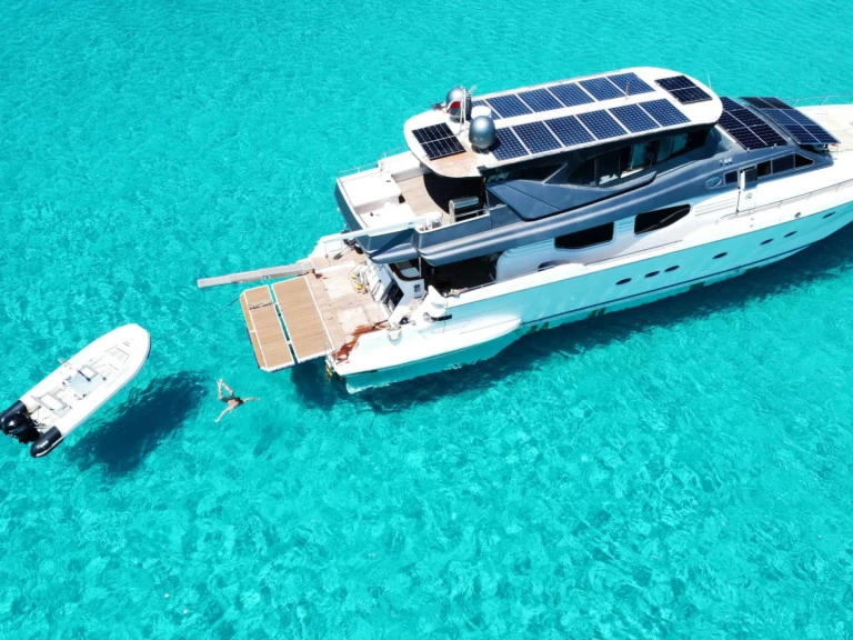 Hire Luxury Yacht Posillipo technema  with a boat licence
