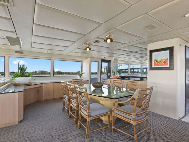 Hire Luxury Yacht with or without skipper Broward Charleston