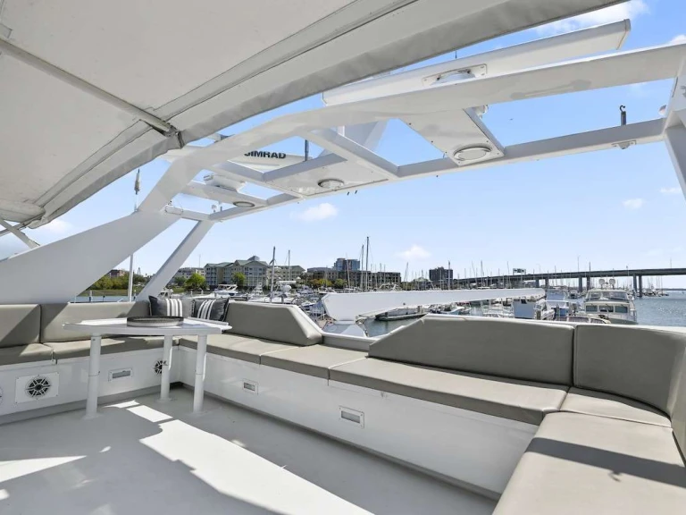 Hire Luxury Yacht Broward with a boat licence