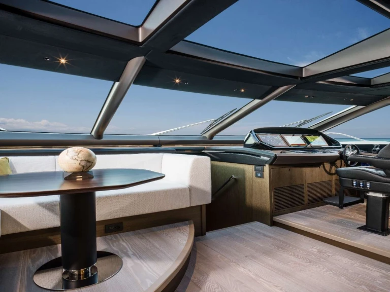 Hire Luxury Yacht with or without skipper Sunseeker Bahamas
