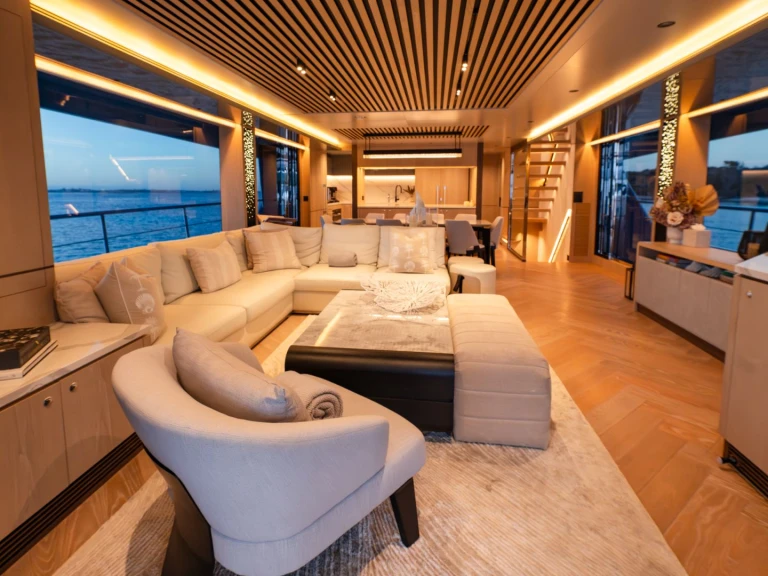 Luxury Yacht hire in Australia - Horizon AURA
