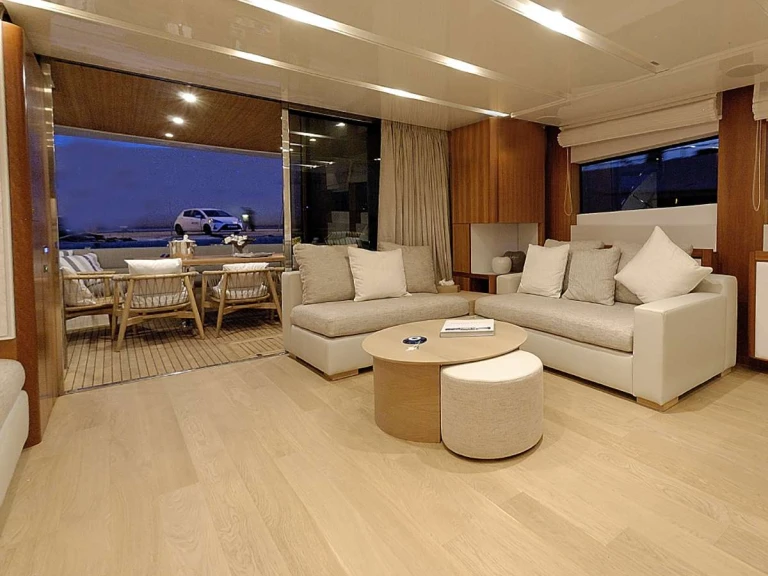 Charter a Aicon FUNSEA in Lávrio on Samboat