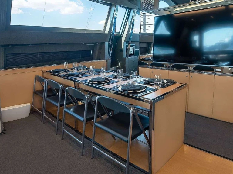 Luxury Yacht hire in Athens - Riva WHATEVER