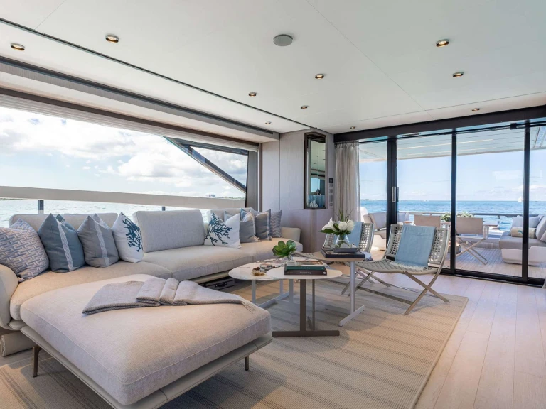 Luxury Yacht to hire Nassau at the best price