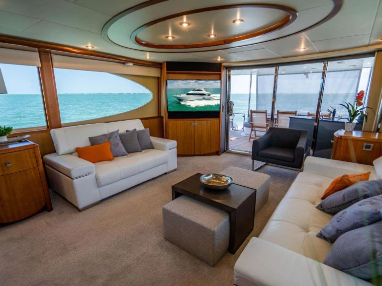 Hire Luxury Yacht with or without skipper Lazzara Key West
