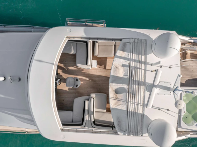 Luxury Yacht to hire Miami Beach at the best price