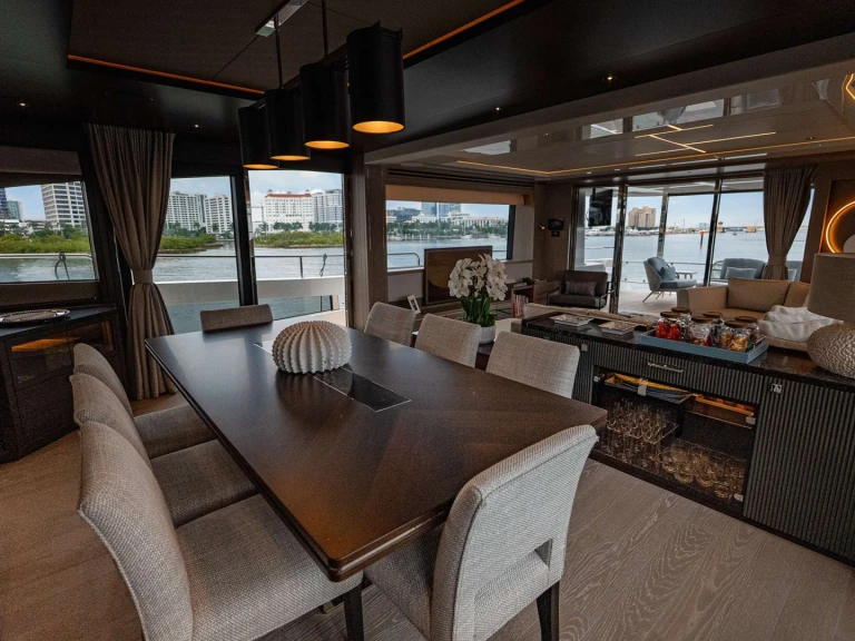 Hire Luxury Yacht with or without skipper Sunseeker Bahamas