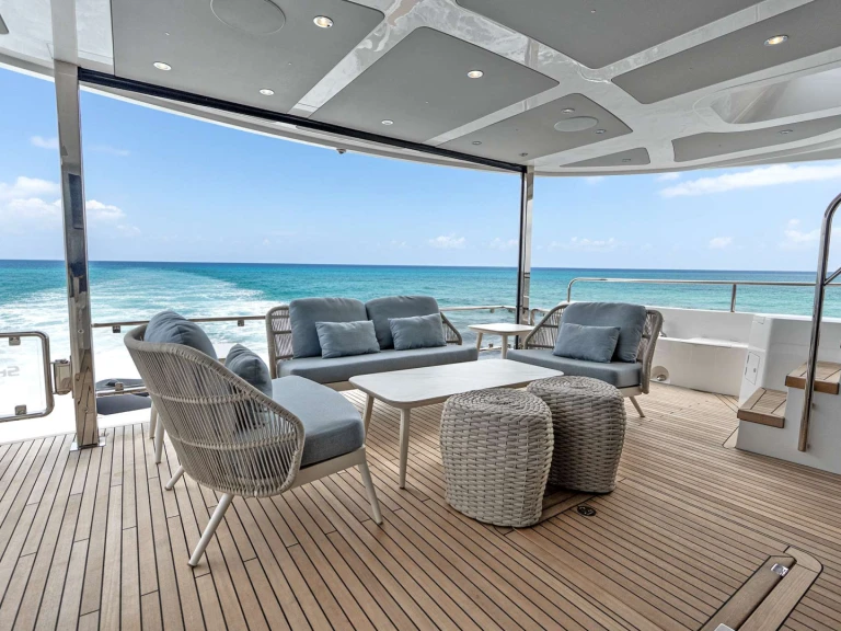 Hire Luxury Yacht Sunseeker with a boat licence