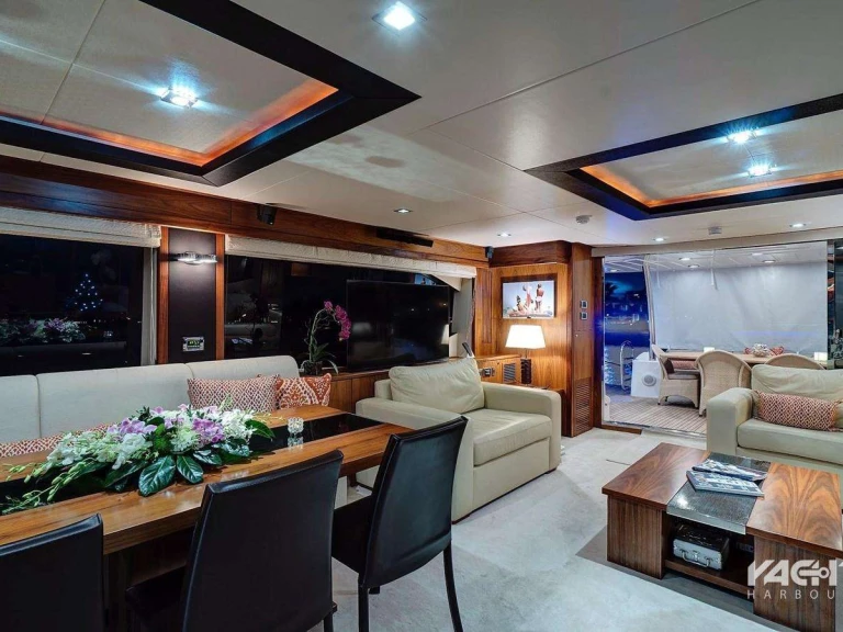 Luxury Yacht hire in State of Florida - Sunseeker Splashed Out