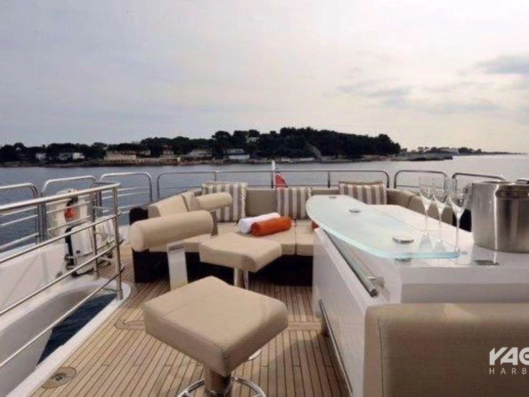 Charter a Sunseeker Splashed Out in State of Florida on Samboat