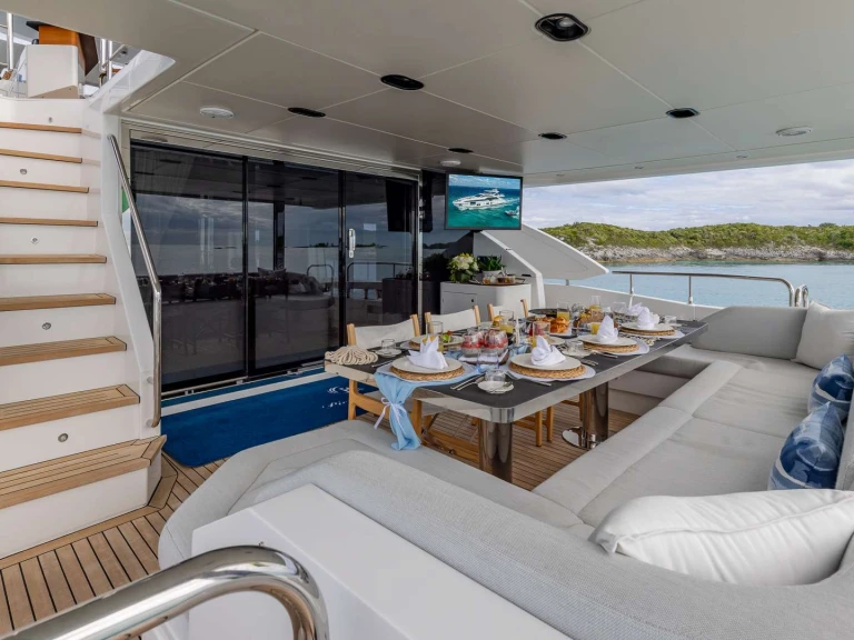 Luxury Yacht to hire Nassau at the best price