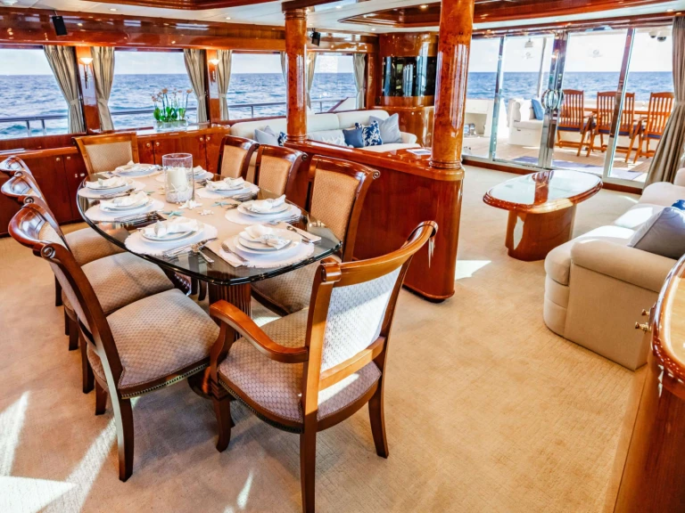 Charter a Johnson SOUTHERN BELLE in Caribbean on Samboat