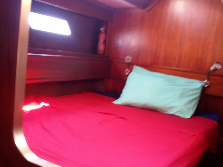 Sailboat to hire Nettuno at the best price