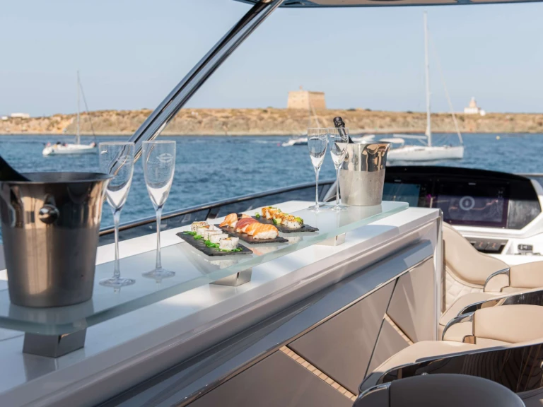 Luxury Yacht hire in Cannes - Sunseeker Wyldecrest
