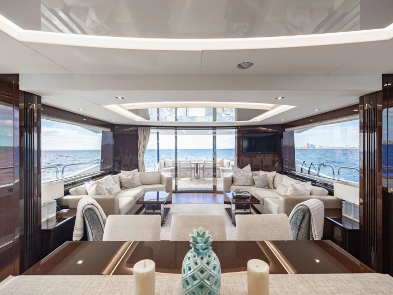 Luxury Yacht to hire Boston at the best price