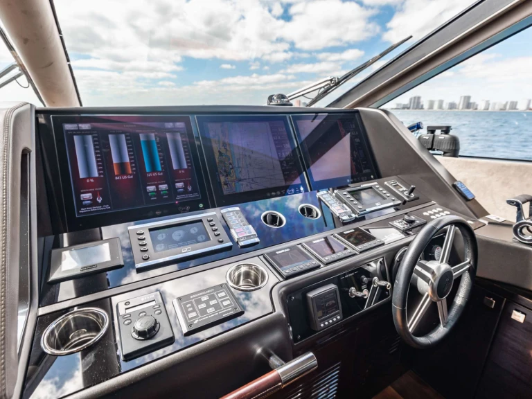 Yacht charter Boston - Sunseeker GOLDEN OURS on SamBoat