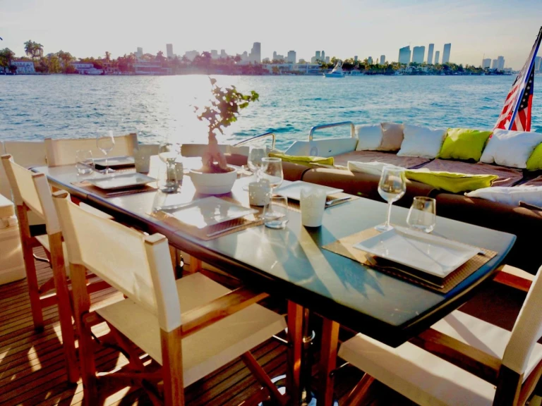 Yacht charter Miami Beach - Azimut Panthera on SamBoat