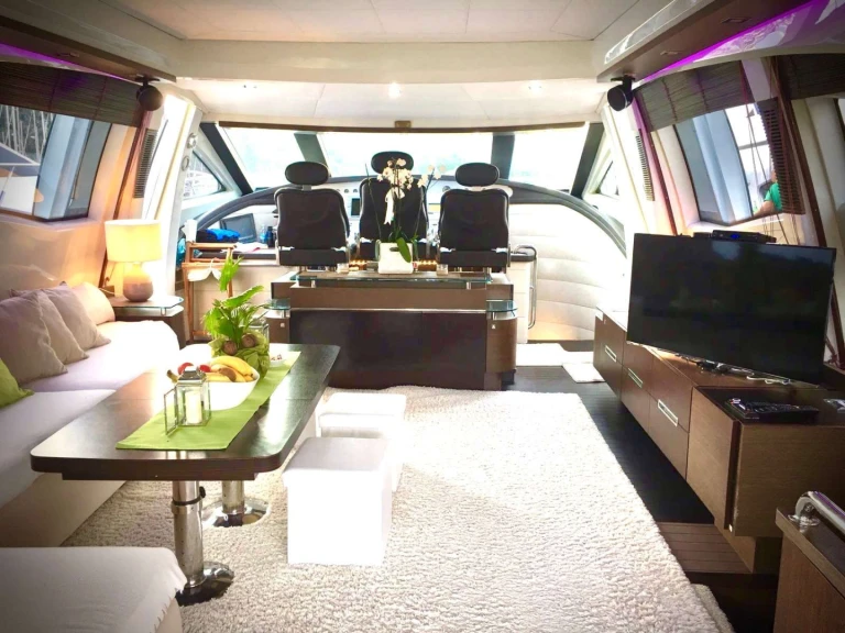 Hire a Azimut Panthera Miami Beach