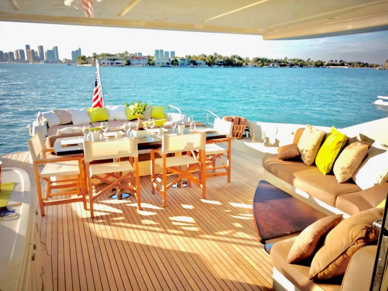 Yacht hire Miami Beach cheap Panthera