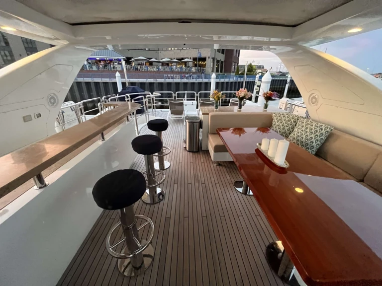 Luxury Yacht to hire Miami at the best price