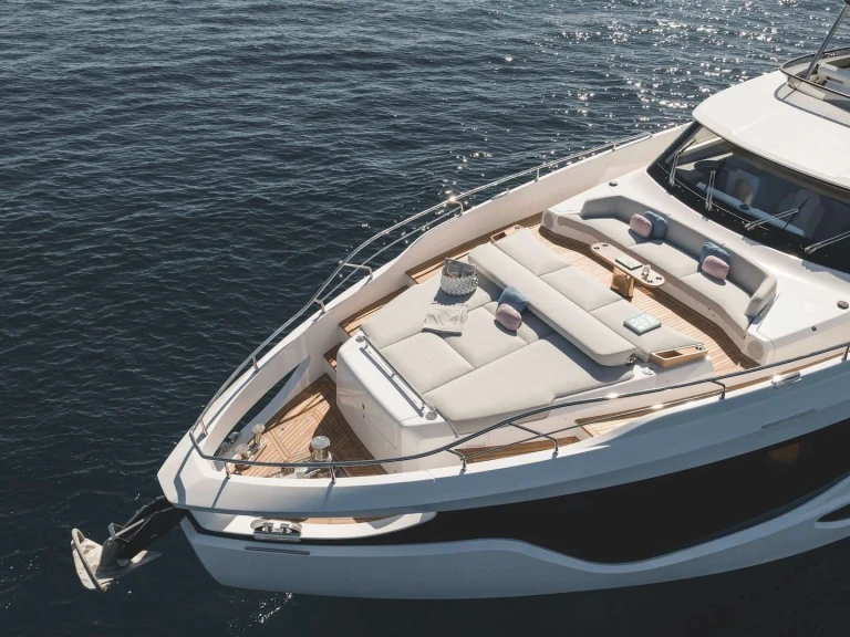 Luxury Yacht hire in Podstrana - Azimut First Horizon