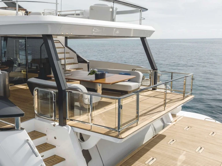 Charter a Azimut First Horizon in Podstrana on Samboat