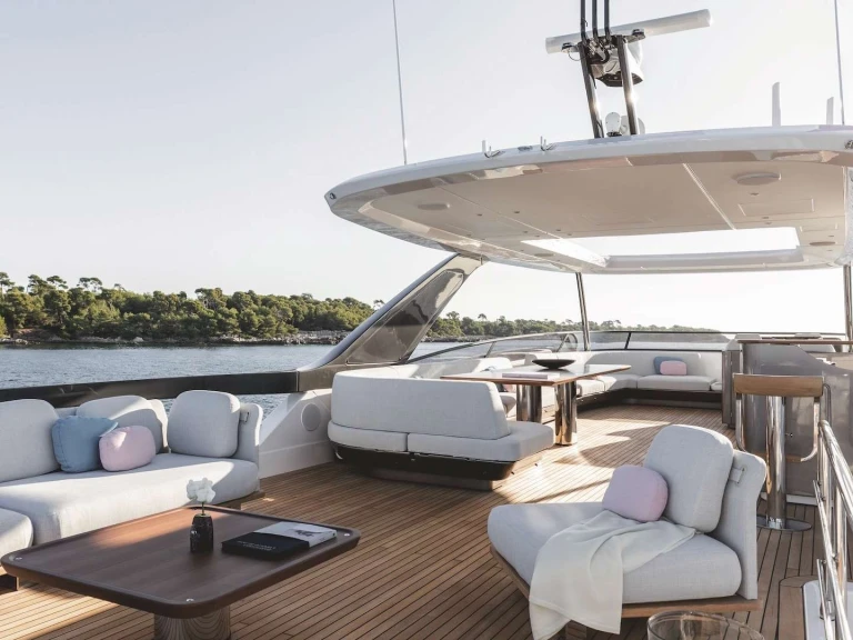 Hire Luxury Yacht with or without skipper Azimut Podstrana