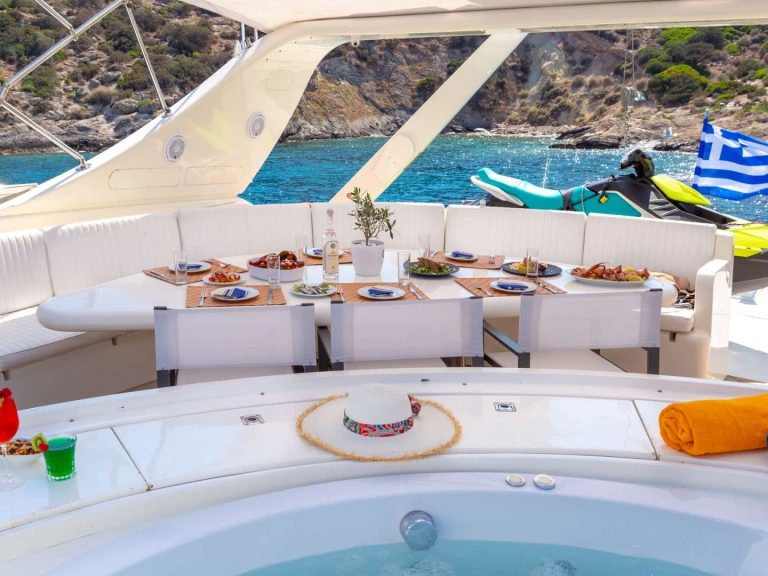 Hire Luxury Yacht Falcon with a boat licence