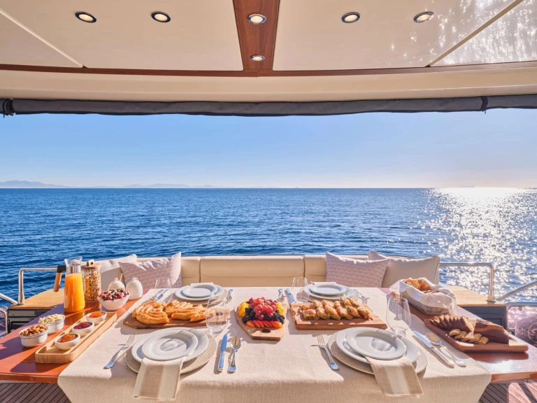 Hire Luxury Yacht Riva with a boat licence