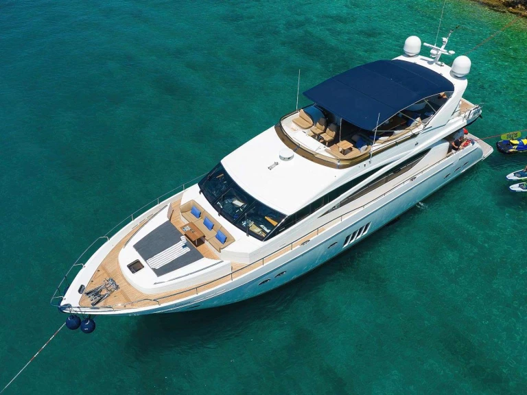 Hire Luxury Yacht Princess, UK with a boat licence