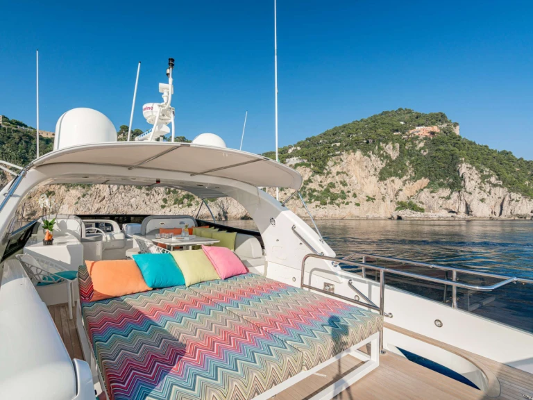 Luxury Yacht to hire Castellammare di Stabia at the best price