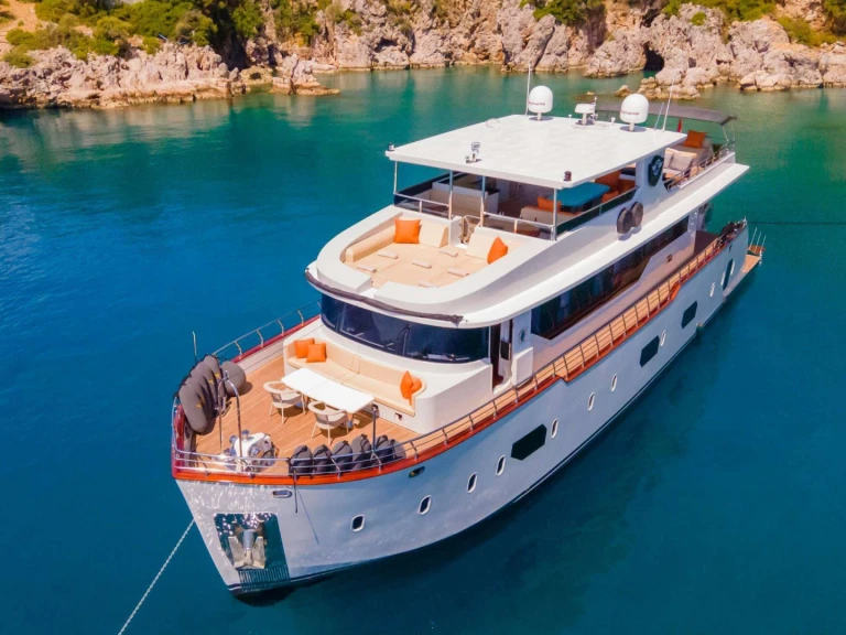 Luxury Yacht to hire Greece at the best price