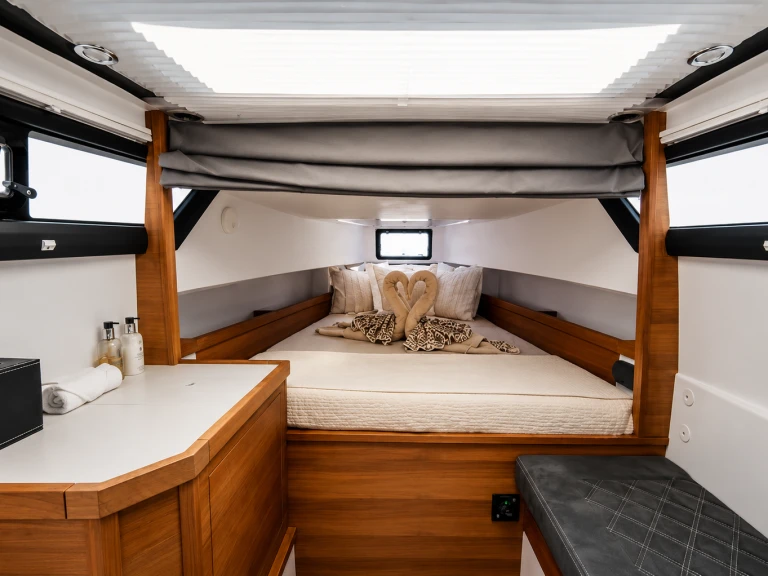 Hire Motorboat Axopar with a boat licence