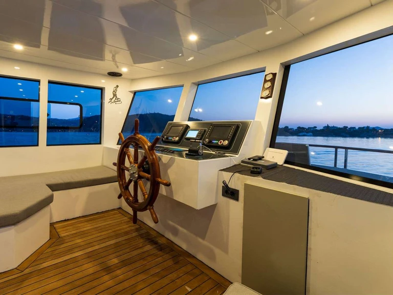 Luxury Yacht hire in Turkey - Custom Albatros Explorer