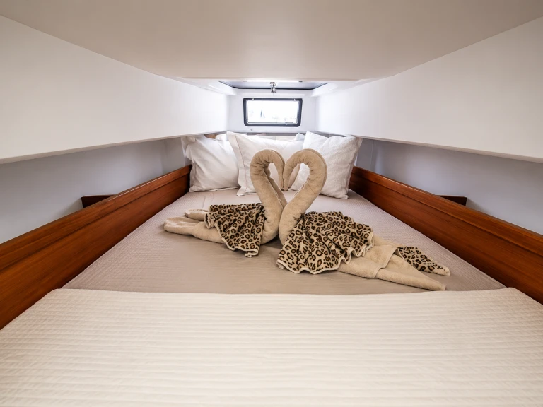 Yacht hire Lávrio cheap Axopar 37 XC Cross Cabin