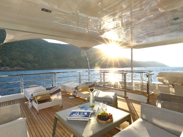 Charter a Aegean Build UKIEL in Naples on Samboat