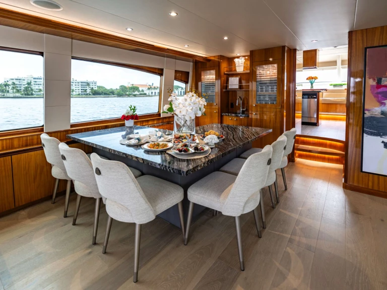 Hire Luxury Yacht Hatteras with a boat licence