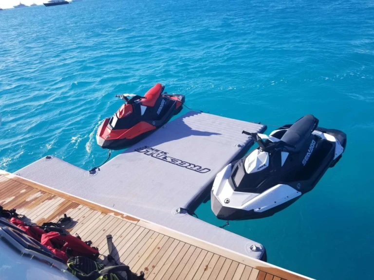 Luxury Yacht to hire Miami at the best price