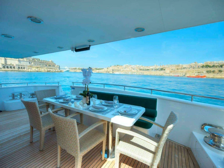 Luxury Yacht to hire Valletta at the best price