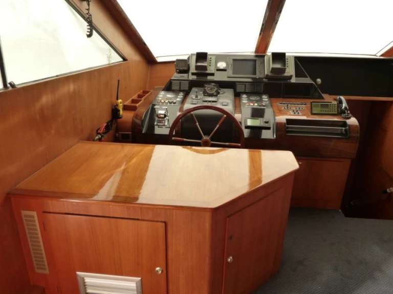 Charter a  LADY TATIANA OF LONDON in Palma de Mallorca on Samboat